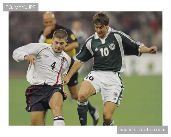 巴拉克与杰拉德在攻防权重分配上的分化：前者更重后插进攻，后者偏向中场覆盖