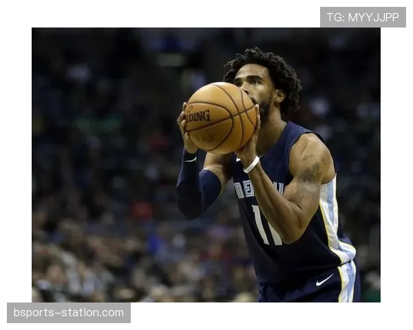 康利借无球跑动提升效率，改变灰熊进攻节奏