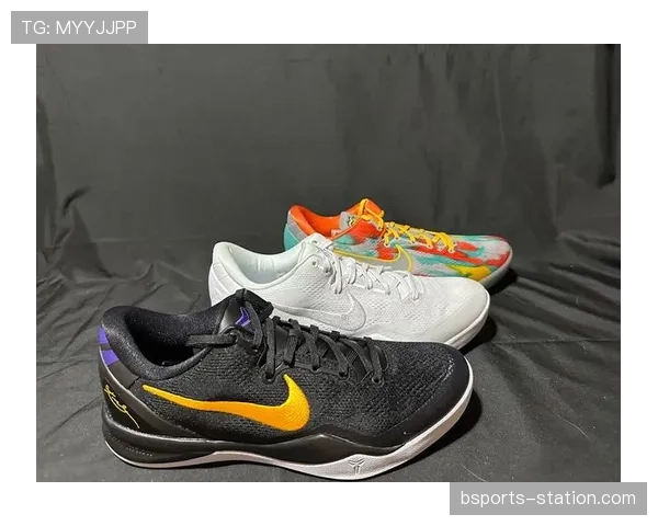 科比家里那几双限量球鞋摆出来，普通鞋柜都要自闭了吧？